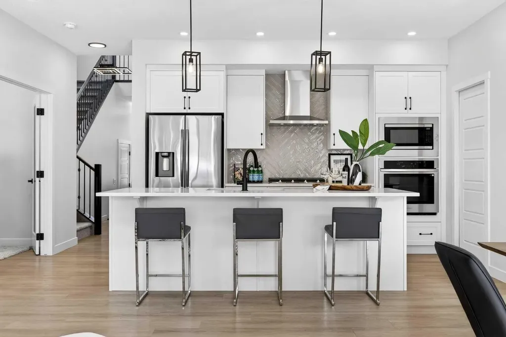 997 Alpine Drive SW Calgary AB T2Y 0Z3