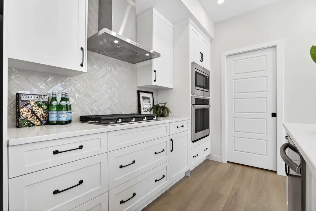 997 Alpine Drive SW Calgary AB T2Y 0Z3