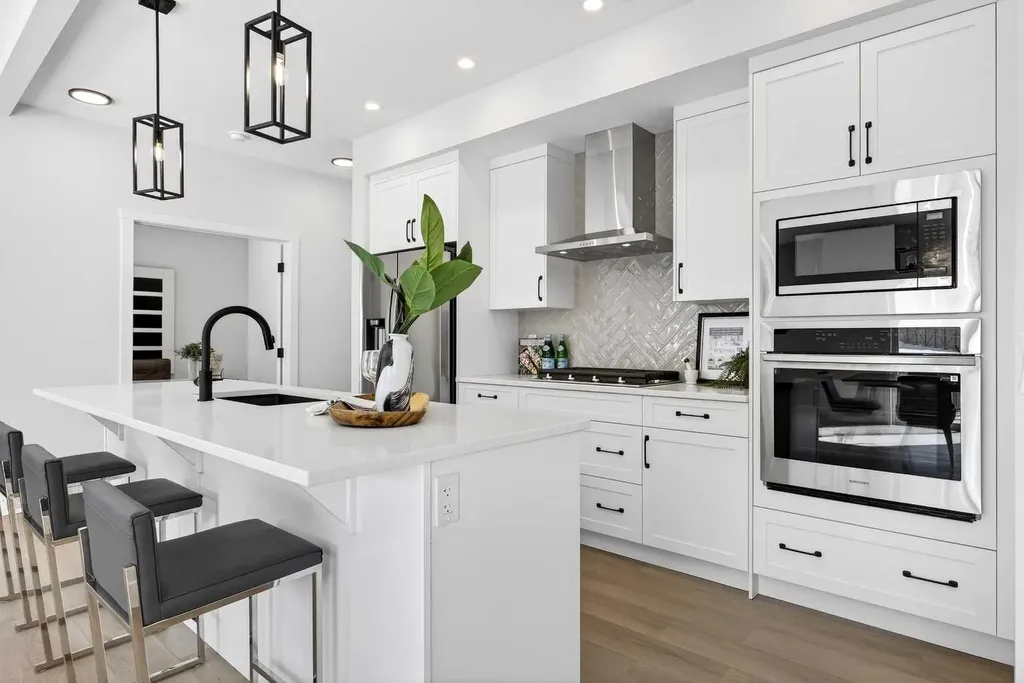 997 Alpine Drive SW Calgary AB T2Y 0Z3