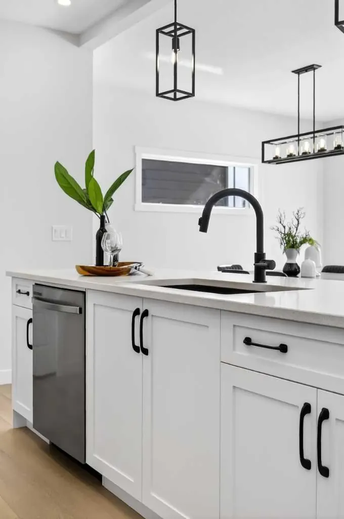 997 Alpine Drive SW Calgary AB T2Y 0Z3