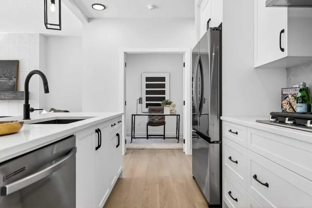 997 Alpine Drive SW Calgary AB T2Y 0Z3