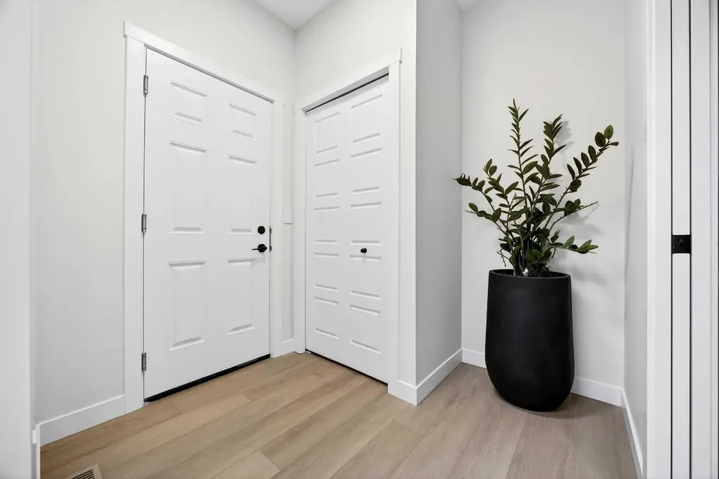 997 Alpine Drive SW Calgary AB T2Y 0Z3
