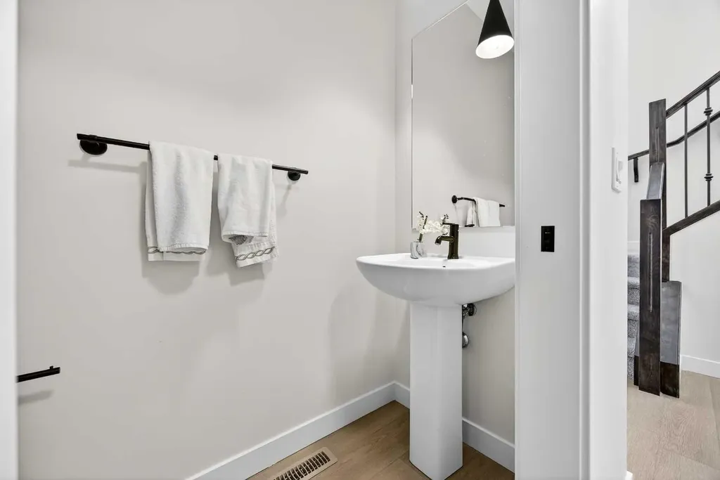 997 Alpine Drive SW Calgary AB T2Y 0Z3