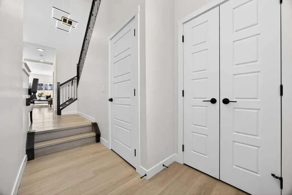 997 Alpine Drive SW Calgary AB T2Y 0Z3