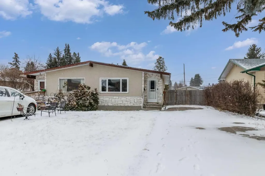 5629 56 Avenue Lacombe AB T4L 1L9