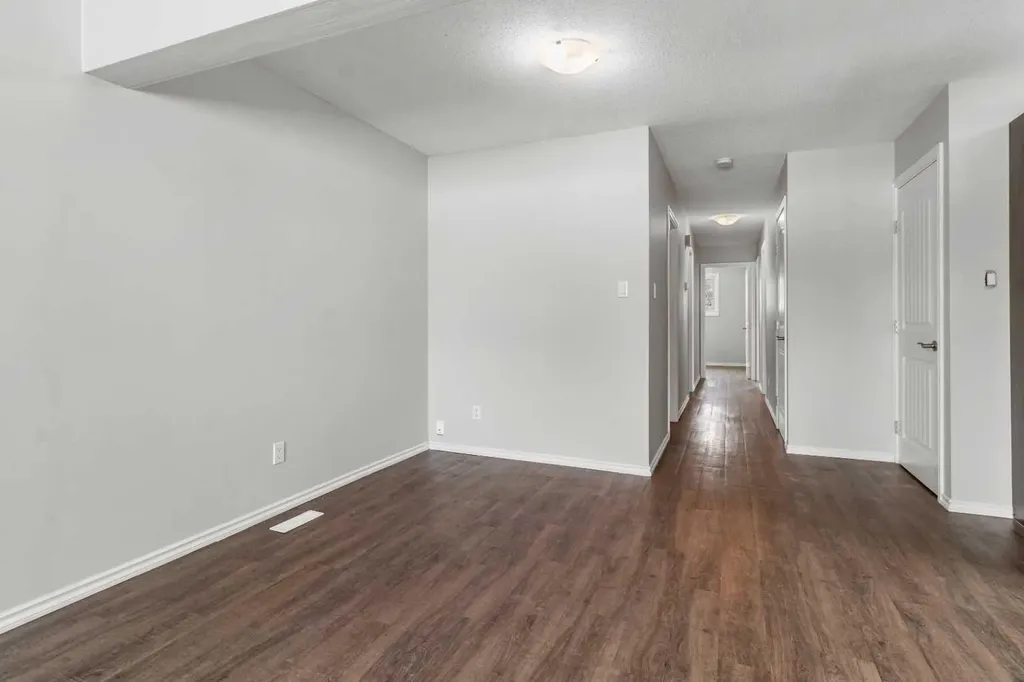 5629 56 Avenue Lacombe AB T4L 1L9