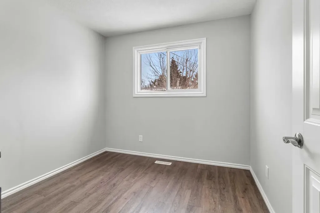 5629 56 Avenue Lacombe AB T4L 1L9