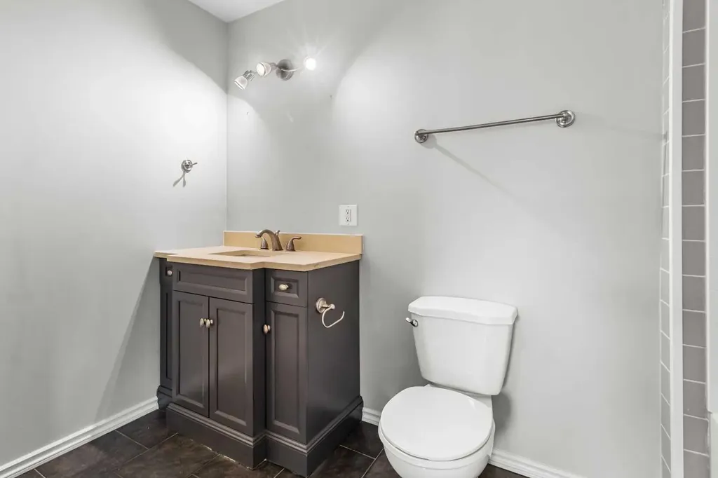 5629 56 Avenue Lacombe AB T4L 1L9
