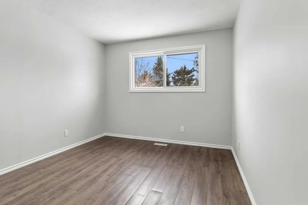 5629 56 Avenue Lacombe AB T4L 1L9