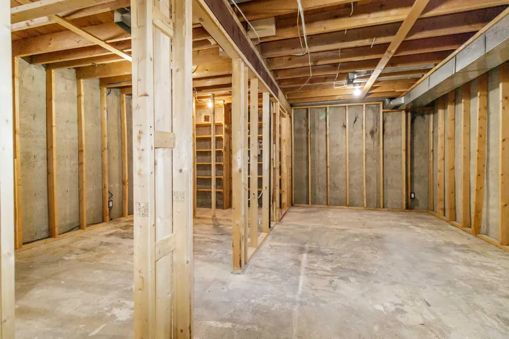 5629 56 Avenue Lacombe AB T4L 1L9