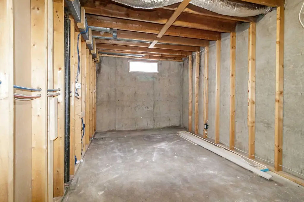 5629 56 Avenue Lacombe AB T4L 1L9