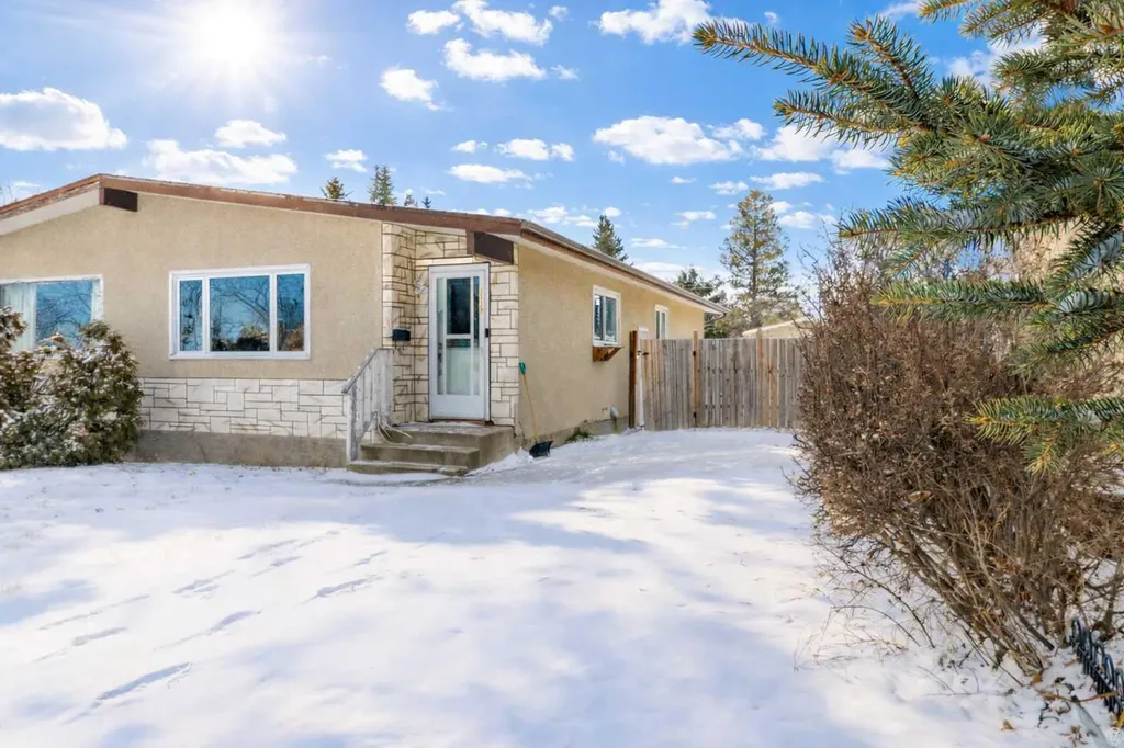 5629 56 Avenue Lacombe AB T4L 1L9