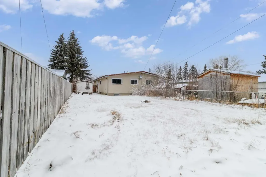 5629 56 Avenue Lacombe AB T4L 1L9