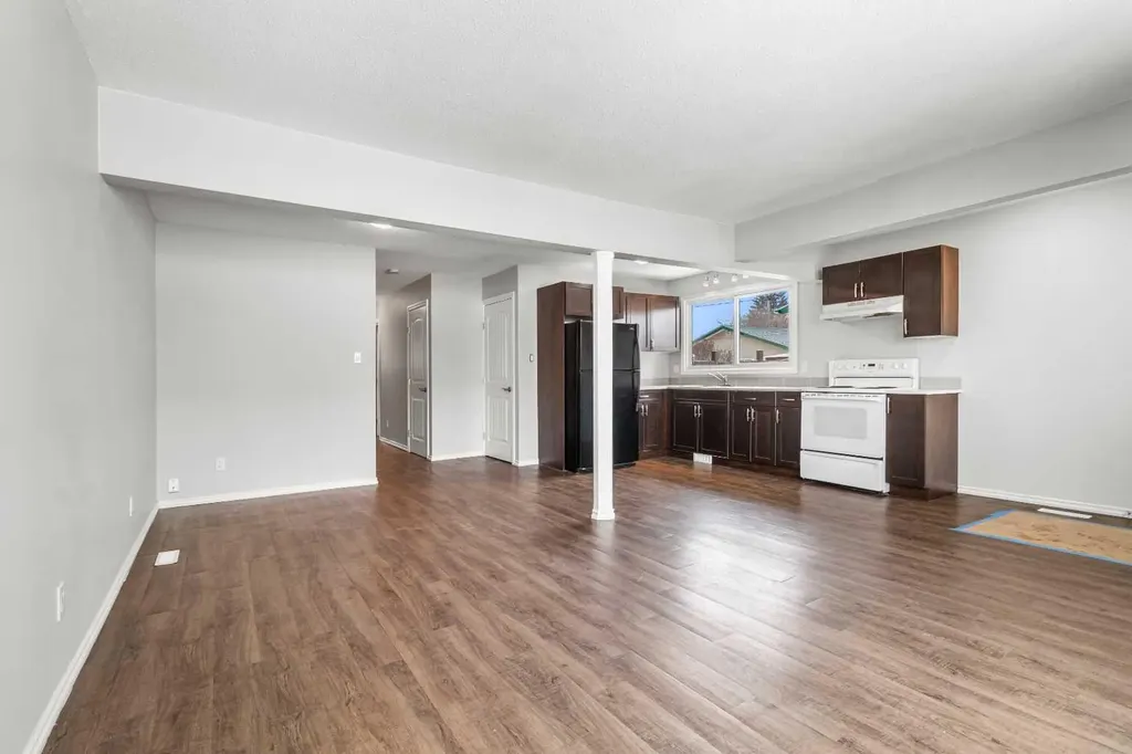 5629 56 Avenue Lacombe AB T4L 1L9