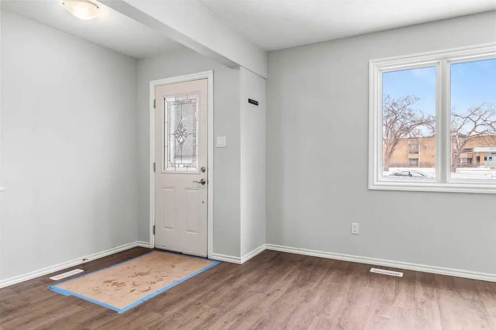 5629 56 Avenue Lacombe AB T4L 1L9