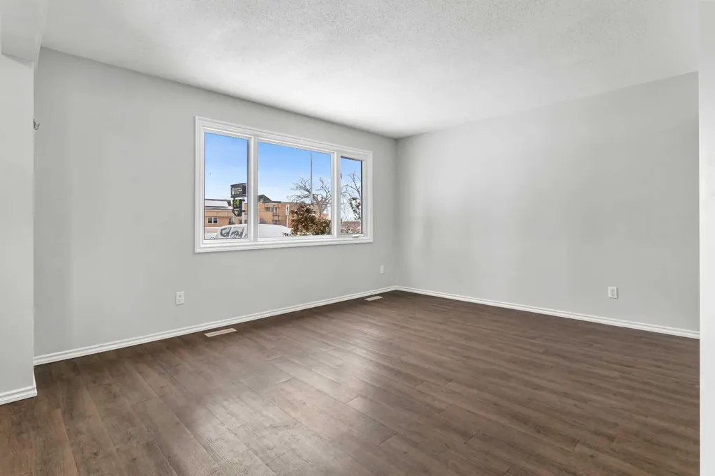 5629 56 Avenue Lacombe AB T4L 1L9