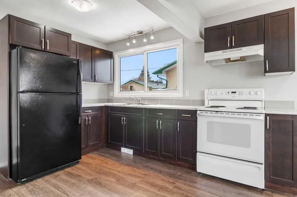 5629 56 Avenue Lacombe AB T4L 1L9