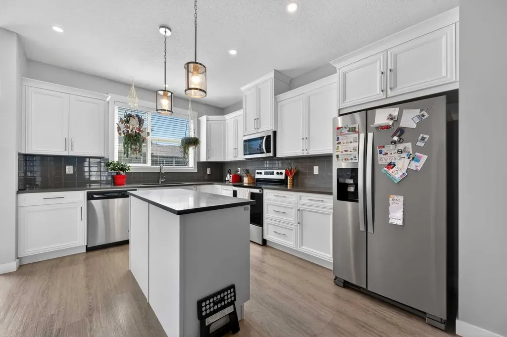 29 Skyview Parade NE Calgary AB T3N 0V4