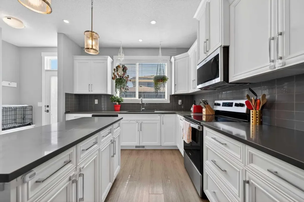 29 Skyview Parade NE Calgary AB T3N 0V4