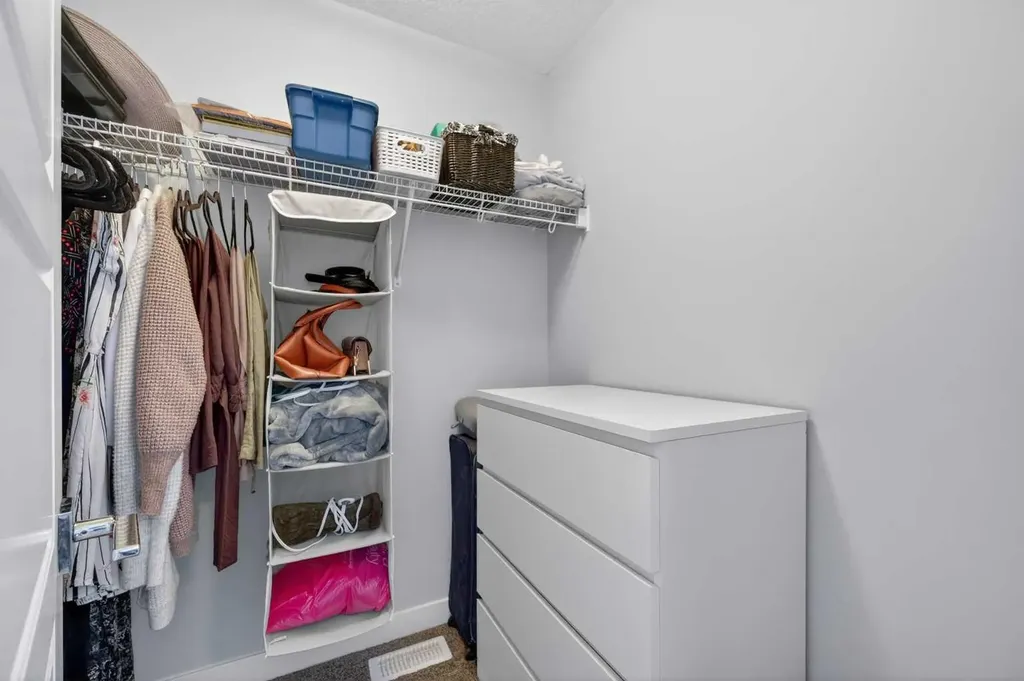 29 Skyview Parade NE Calgary AB T3N 0V4