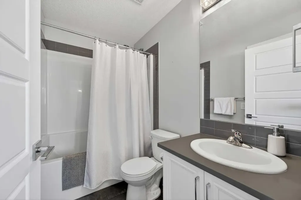 29 Skyview Parade NE Calgary AB T3N 0V4