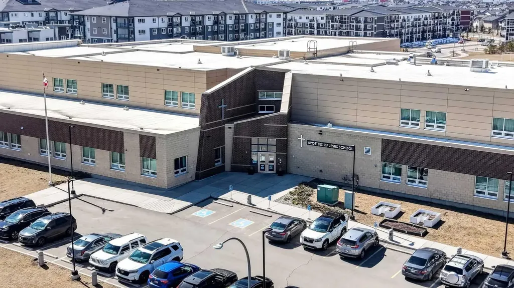 29 Skyview Parade NE Calgary AB T3N 0V4