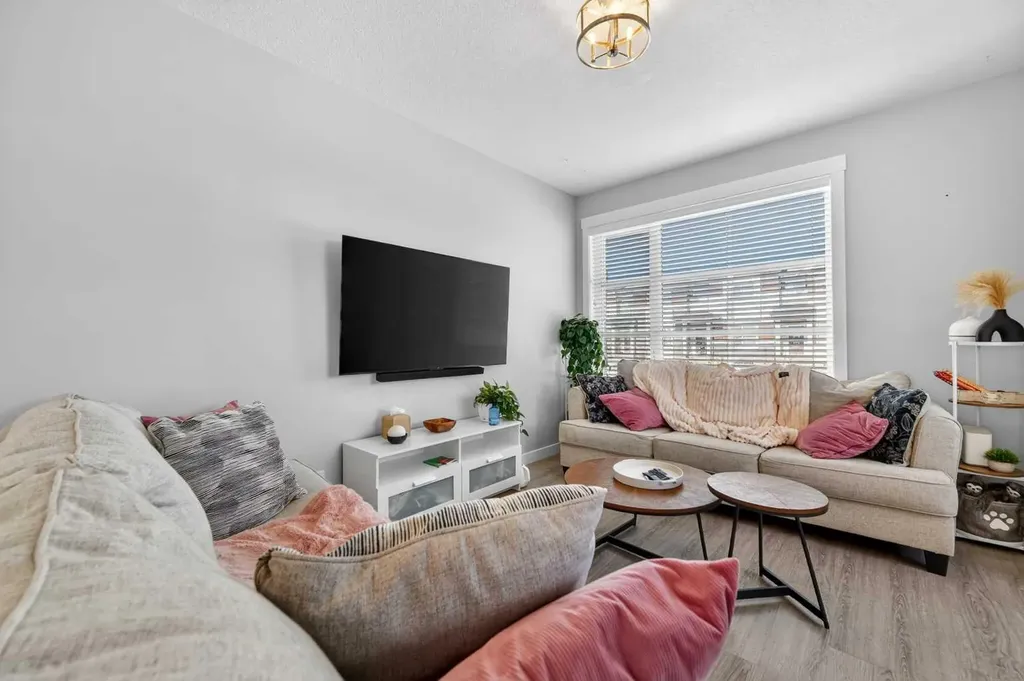 29 Skyview Parade NE Calgary AB T3N 0V4