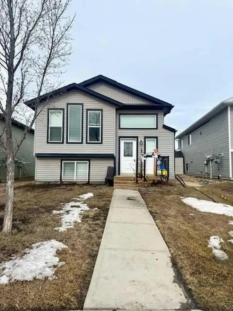 7306 114 Street Grande Prairie AB T8W 0K2