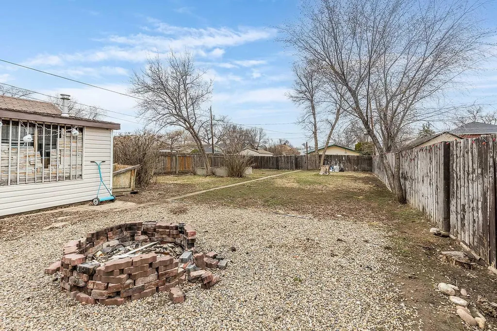 1152 Braemar Street SE Medicine Hat AB T1A 0W2