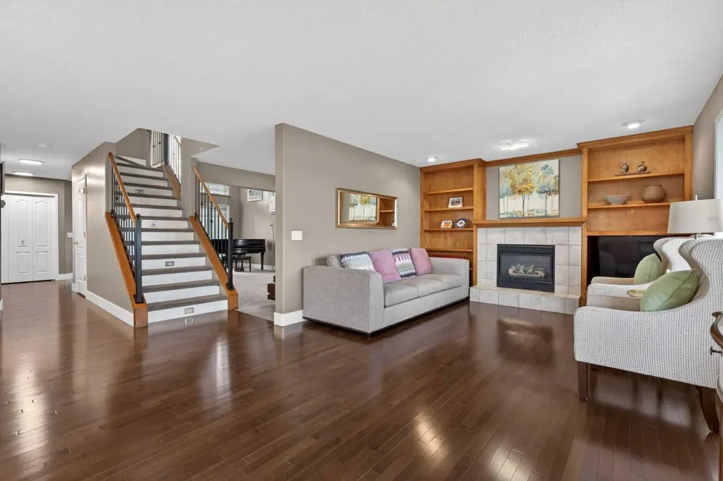 111 Valley Ponds Crescent NW Calgary AB T3B 5T7
