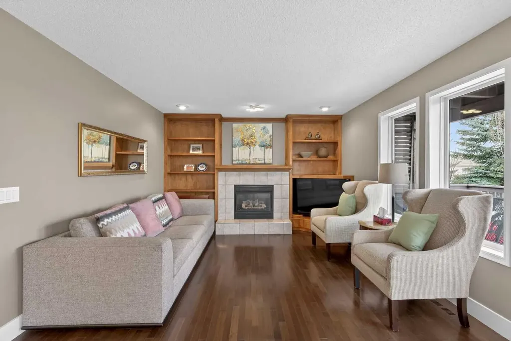 111 Valley Ponds Crescent NW Calgary AB T3B 5T7