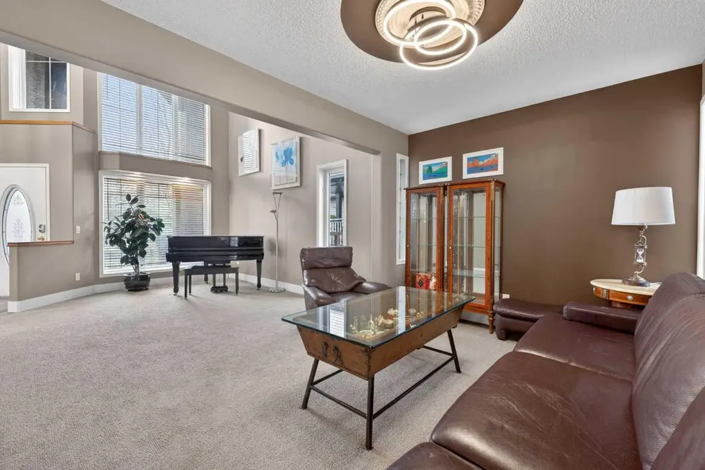 111 Valley Ponds Crescent NW Calgary AB T3B 5T7