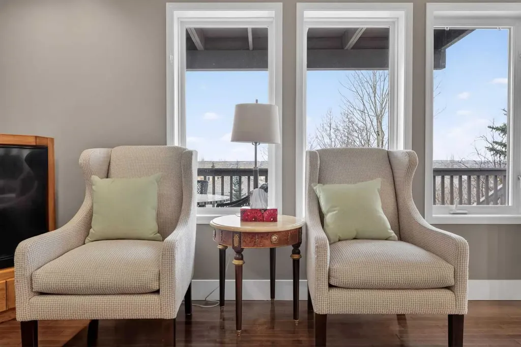 111 Valley Ponds Crescent NW Calgary AB T3B 5T7