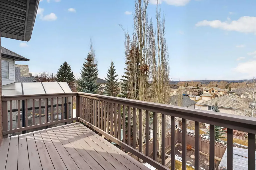111 Valley Ponds Crescent NW Calgary AB T3B 5T7