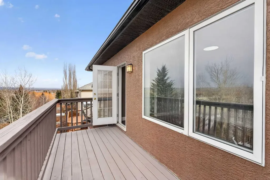 111 Valley Ponds Crescent NW Calgary AB T3B 5T7