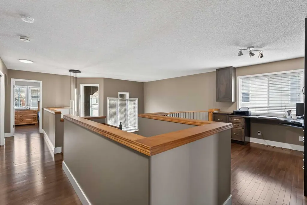 111 Valley Ponds Crescent NW Calgary AB T3B 5T7