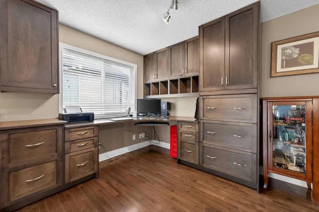 111 Valley Ponds Crescent NW Calgary AB T3B 5T7