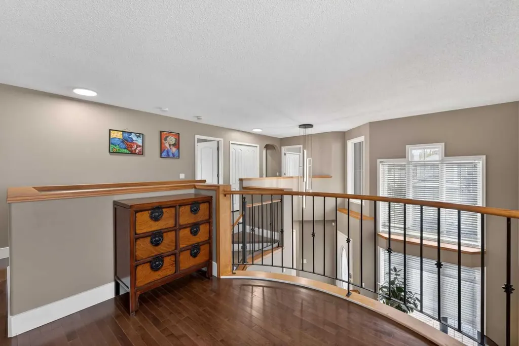 111 Valley Ponds Crescent NW Calgary AB T3B 5T7
