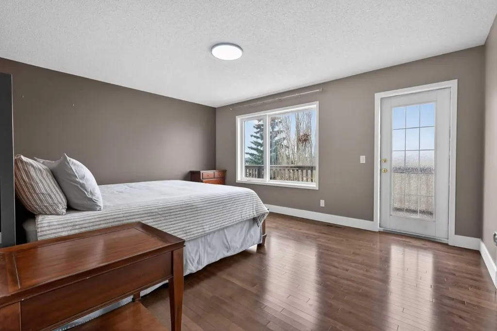 111 Valley Ponds Crescent NW Calgary AB T3B 5T7