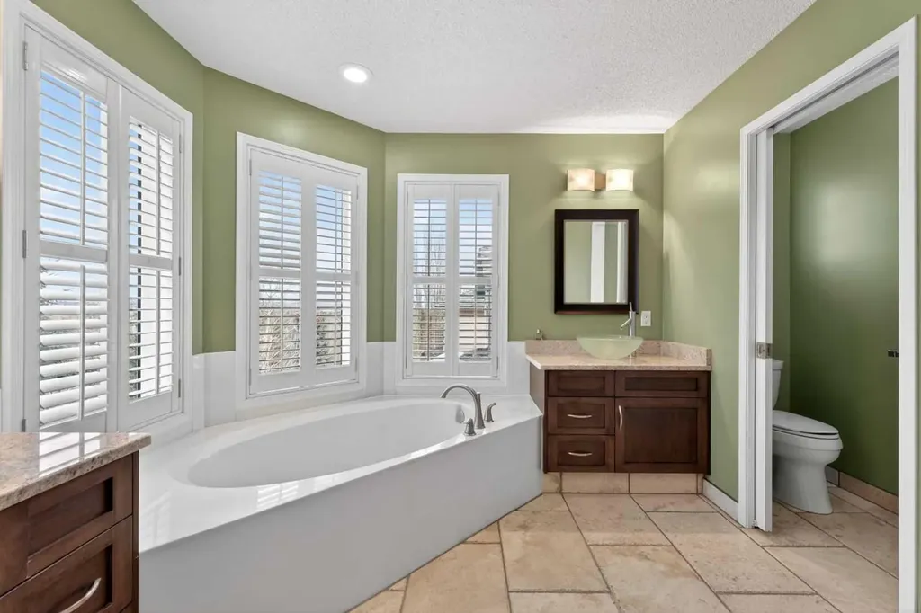111 Valley Ponds Crescent NW Calgary AB T3B 5T7