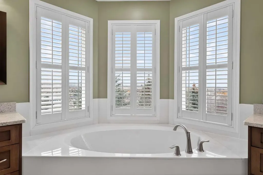 111 Valley Ponds Crescent NW Calgary AB T3B 5T7