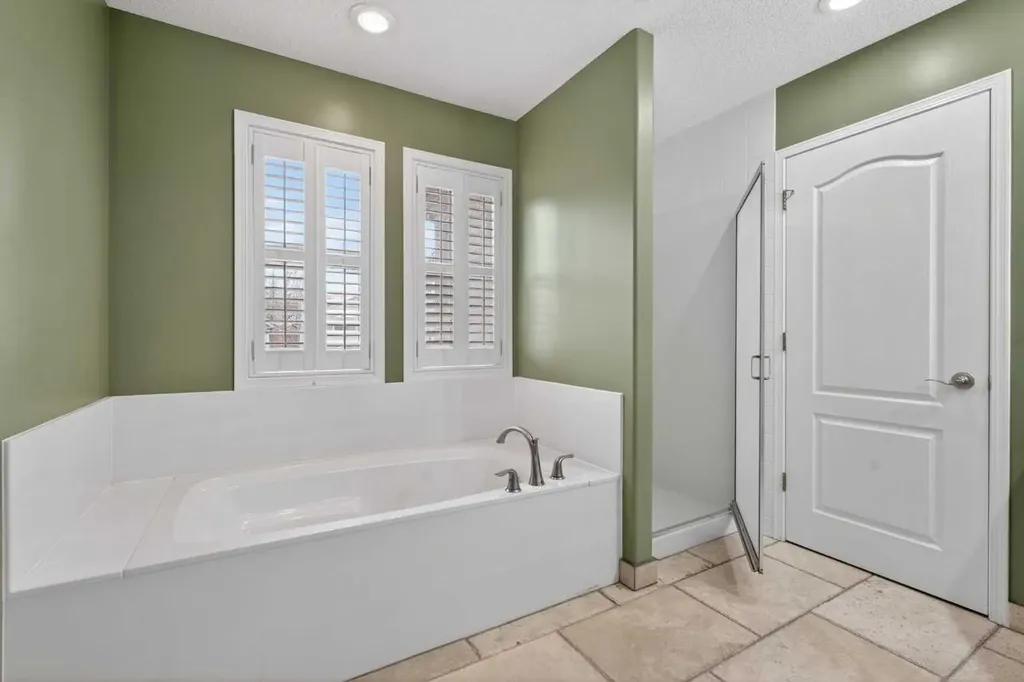 111 Valley Ponds Crescent NW Calgary AB T3B 5T7