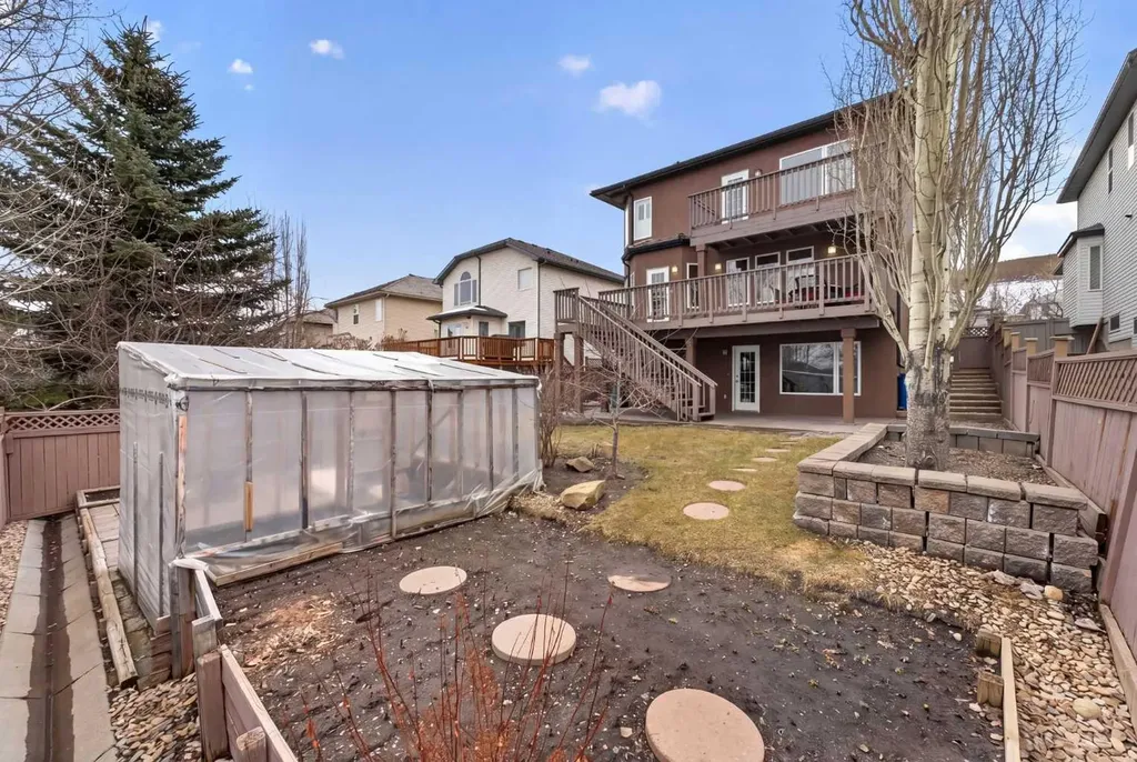 111 Valley Ponds Crescent NW Calgary AB T3B 5T7