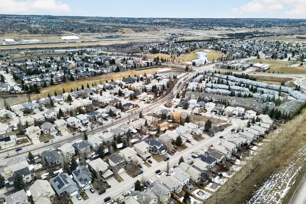 111 Valley Ponds Crescent NW Calgary AB T3B 5T7