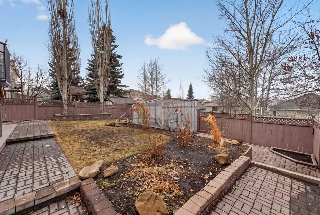 111 Valley Ponds Crescent NW Calgary AB T3B 5T7