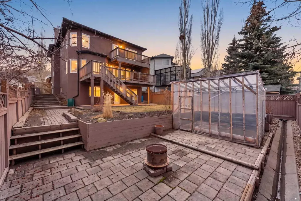111 Valley Ponds Crescent NW Calgary AB T3B 5T7