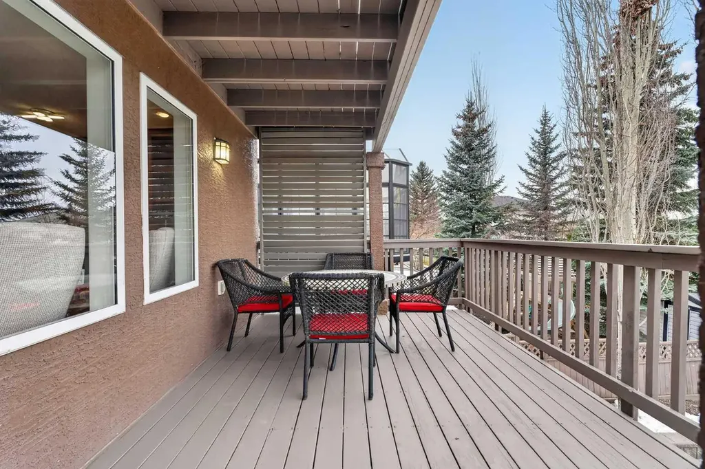 111 Valley Ponds Crescent NW Calgary AB T3B 5T7