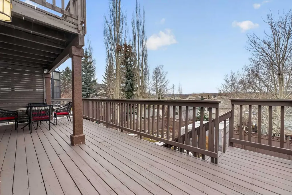 111 Valley Ponds Crescent NW Calgary AB T3B 5T7