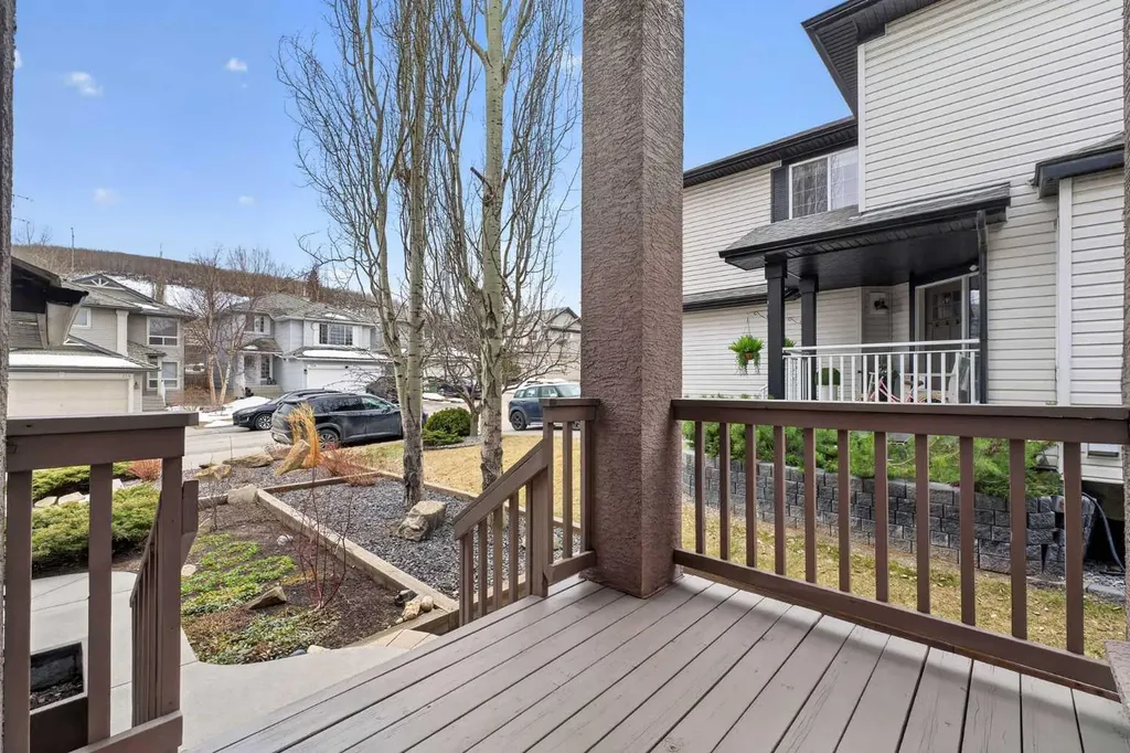111 Valley Ponds Crescent NW Calgary AB T3B 5T7