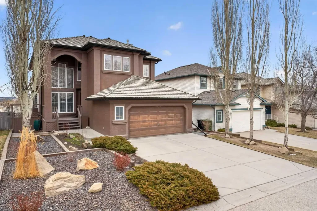 111 Valley Ponds Crescent NW Calgary AB T3B 5T7